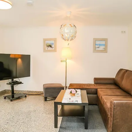 Foerster Finkenstrasse Apartment